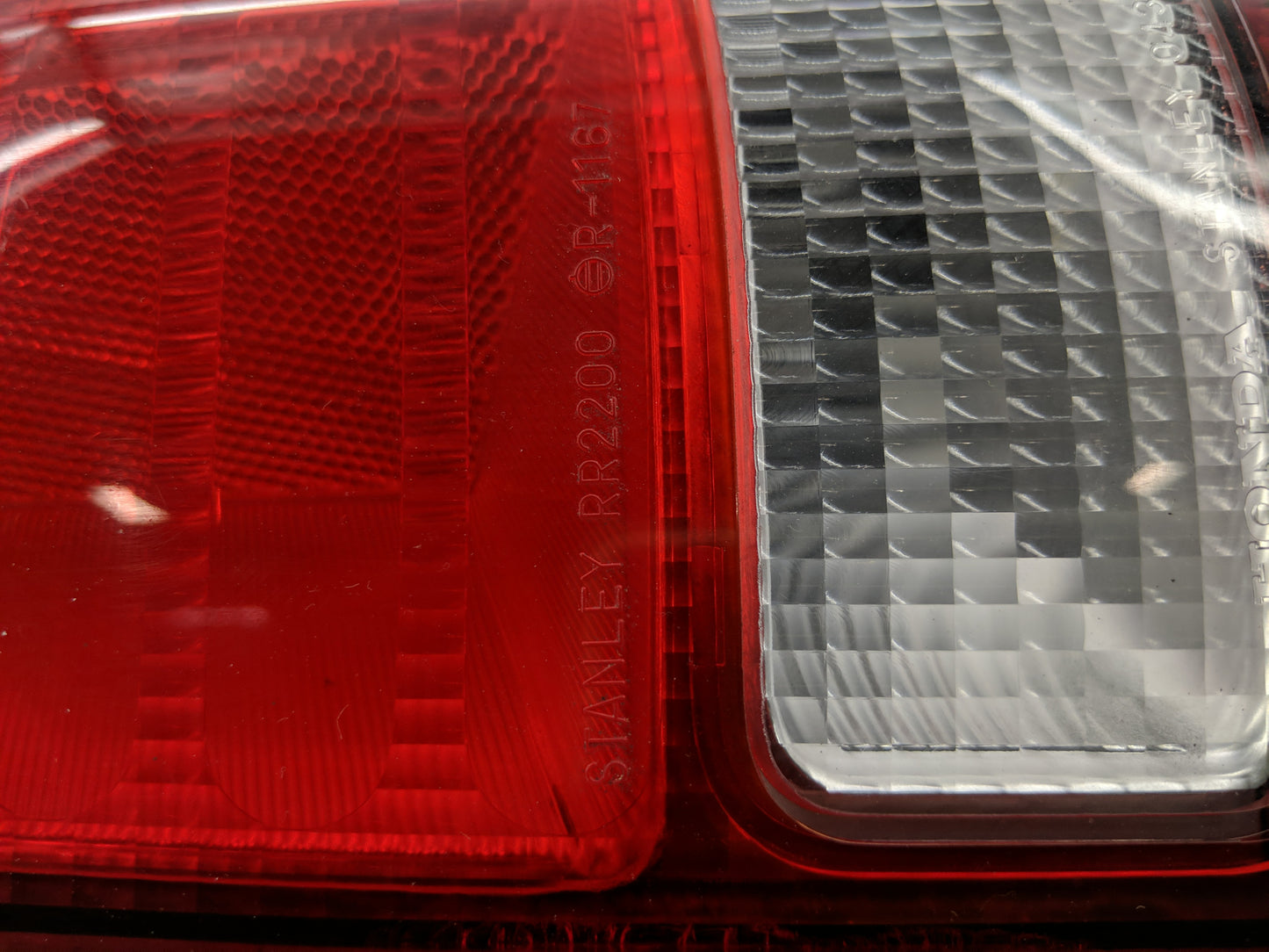 1997-2001 Honda Cr-V Tail Light Assembly Passenger Right OEM Fits Fits 1997 1998 1999 2000 2001 OEM Used Auto Parts - Oemuse