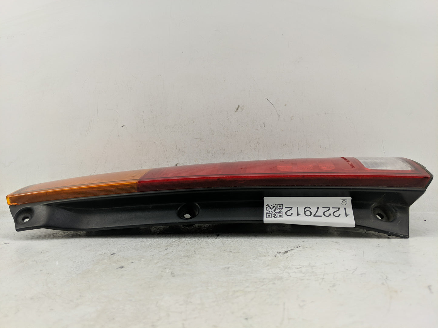 1997-2001 Honda Cr-V Tail Light Assembly Passenger Right OEM Fits Fits 1997 1998 1999 2000 2001 OEM Used Auto Parts - Oemuse