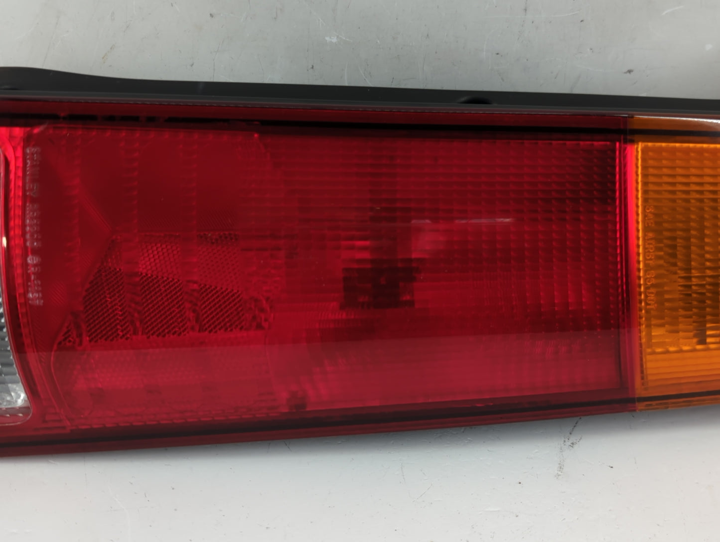 1997-2001 Honda Cr-V Tail Light Assembly Passenger Right OEM P/N:043-2200 Fits Fits 1997 1998 1999 2000 2001 OEM Used Auto P