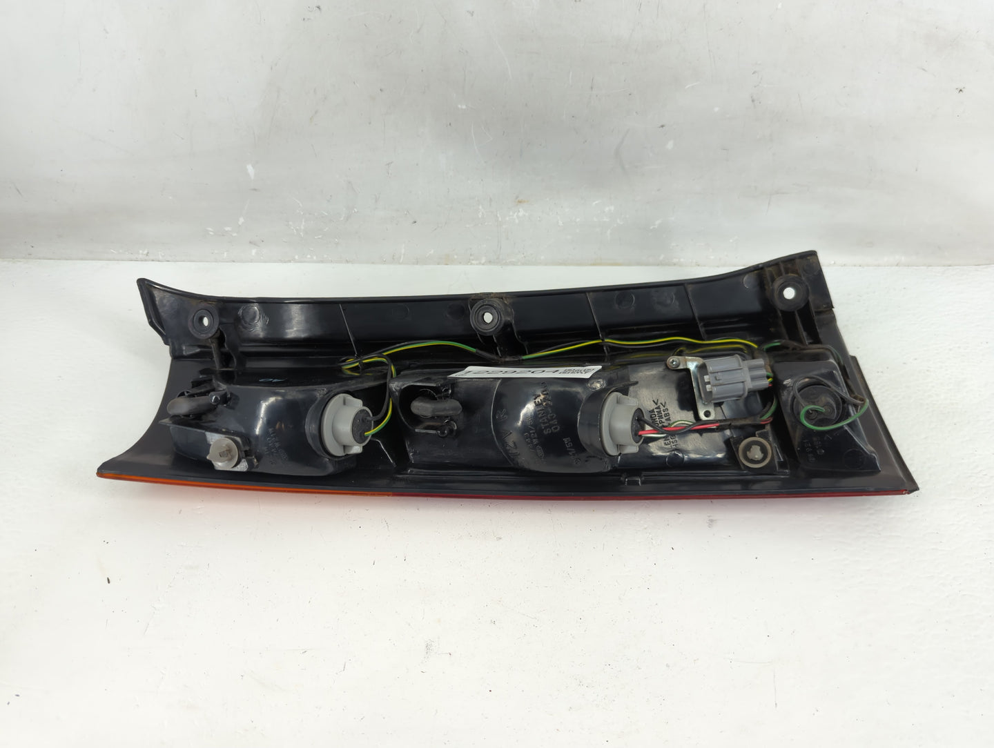 1997-2001 Honda Cr-V Tail Light Assembly Passenger Right OEM P/N:043-2200 Fits Fits 1997 1998 1999 2000 2001 OEM Used Auto P