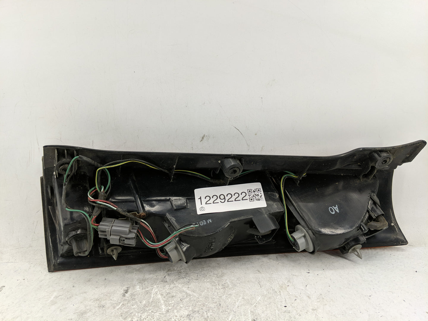 1997-2001 Honda Cr-V Tail Light Assembly Driver Left OEM P/N:043-2200 Fits Fits 1997 1998 1999 2000 2001 OEM Used Auto Parts