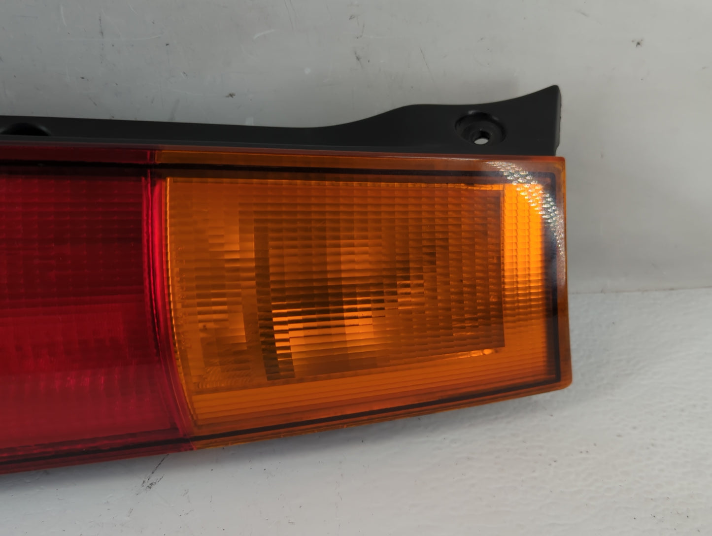 2000 Honda Cr-V Tail Light Assembly Passenger Right OEM P/N:043-2200 Fits OEM Used Auto Parts - Oemusedautoparts1.com