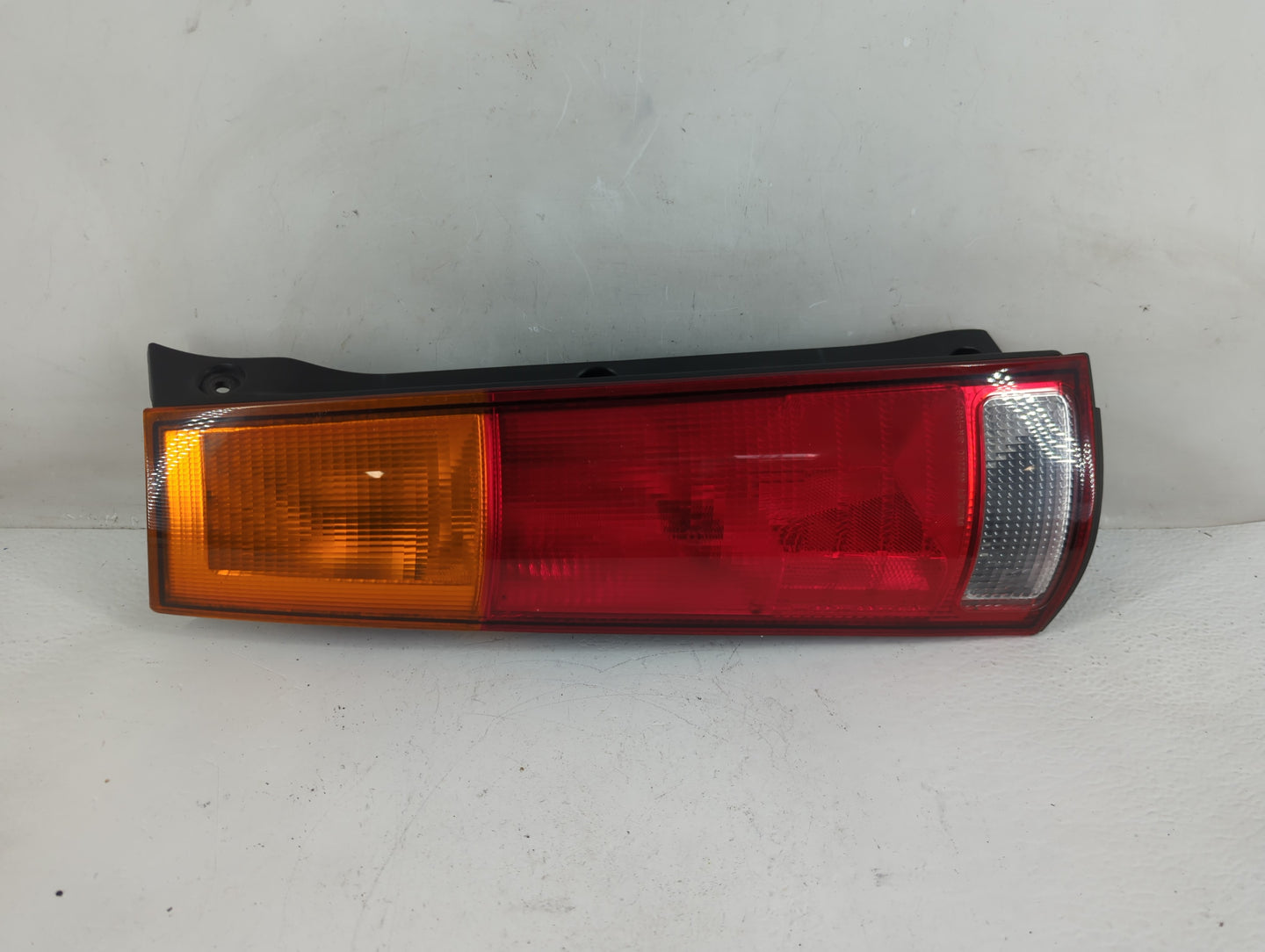 2000 Honda Cr-V Tail Light Assembly Driver Left OEM P/N:043-2200 Fits OEM Used Auto Parts - Oemusedautoparts1.com