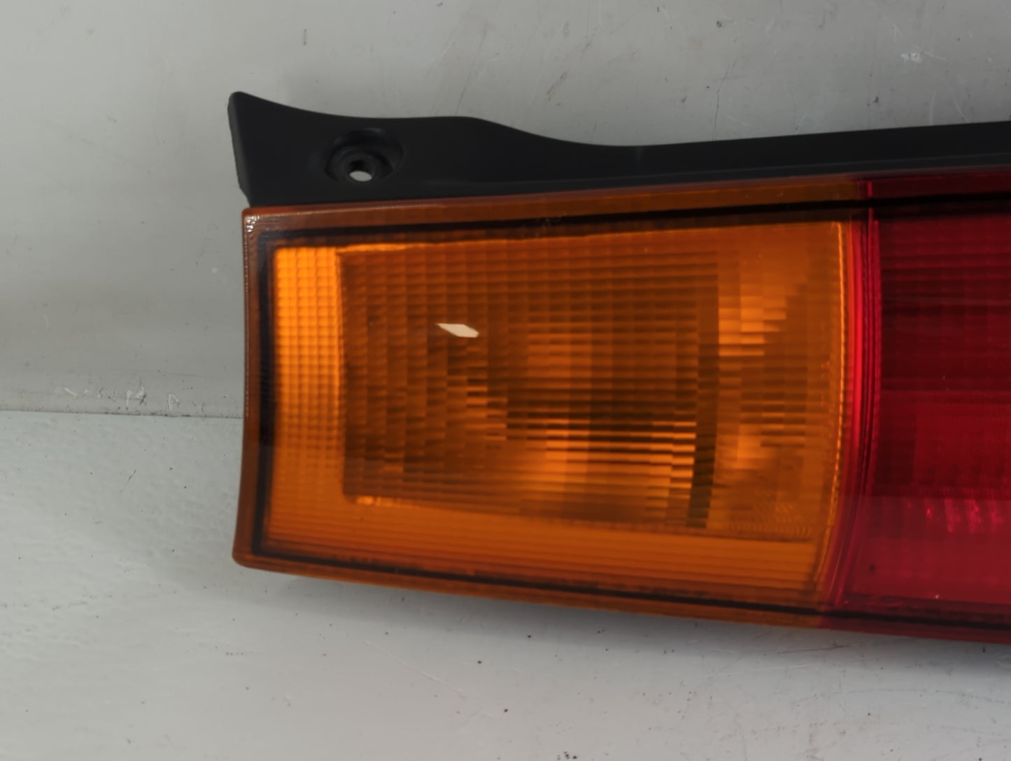 2000 Honda Cr-V Tail Light Assembly Driver Left OEM P/N:043-2200 Fits OEM Used Auto Parts - Oemusedautoparts1.com