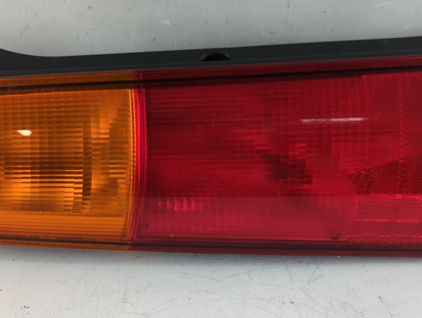 2000 Honda Cr-V Tail Light Assembly Driver Left OEM P/N:043-2200 Fits OEM Used Auto Parts - Oemusedautoparts1.com