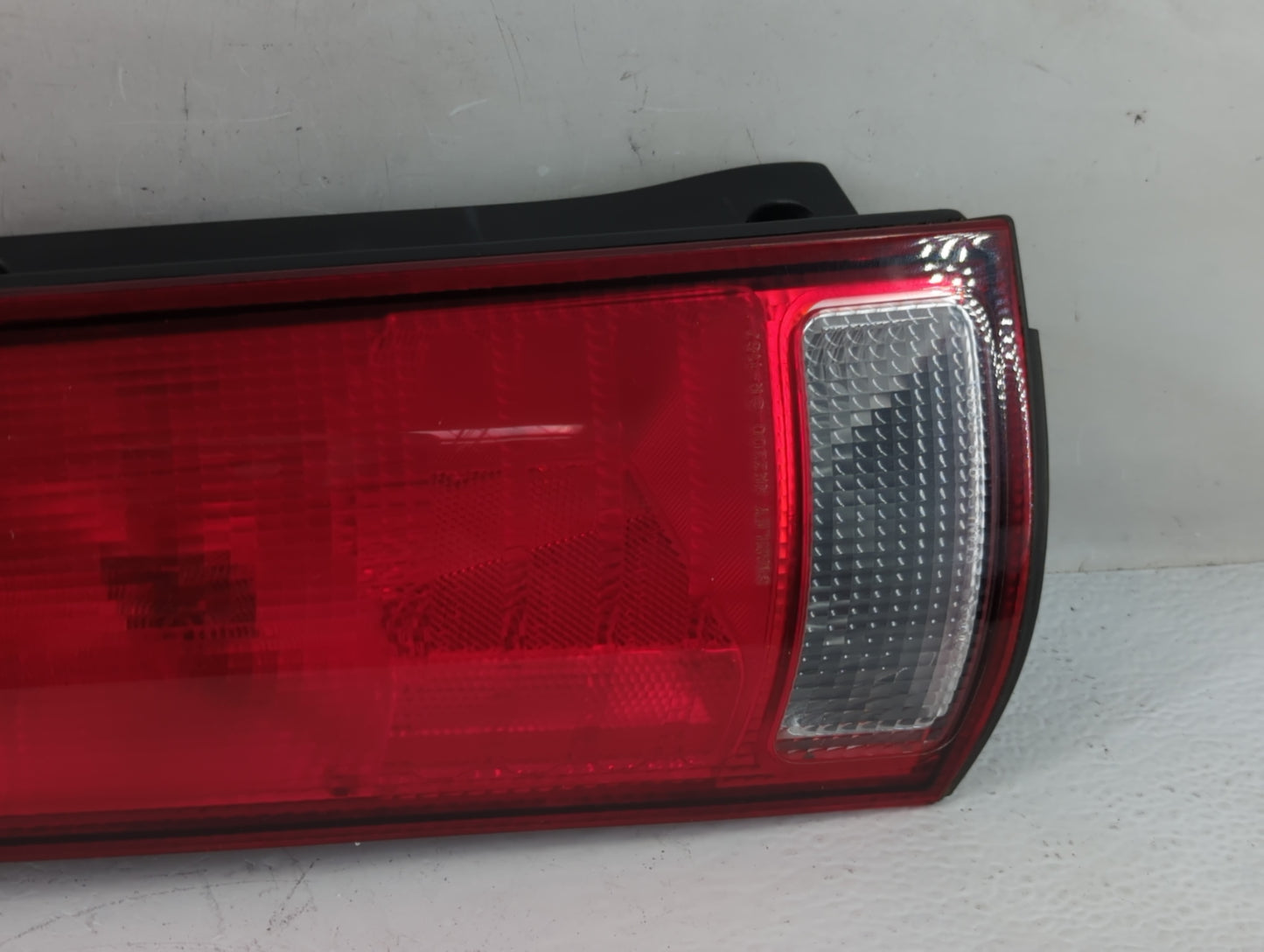 2000 Honda Cr-V Tail Light Assembly Driver Left OEM P/N:043-2200 Fits OEM Used Auto Parts - Oemusedautoparts1.com