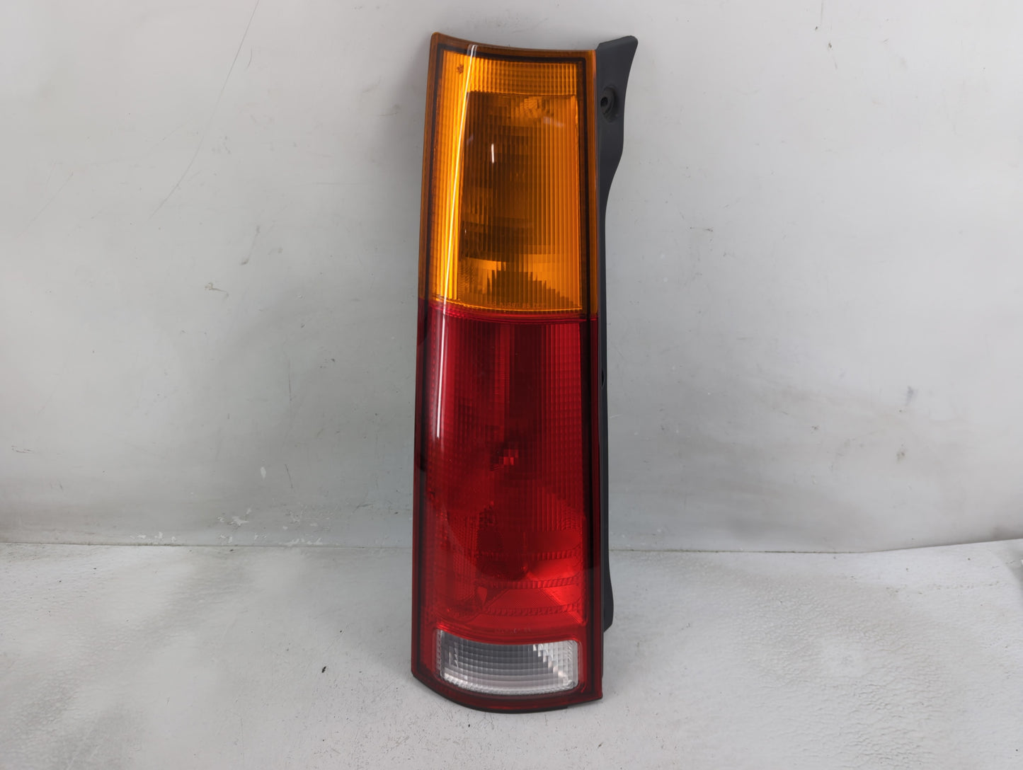 1997-2001 Honda Cr-V Tail Light Assembly Driver Left OEM P/N:043-2200 Fits Fits 1997 1998 1999 2000 2001 OEM Used Auto Parts
