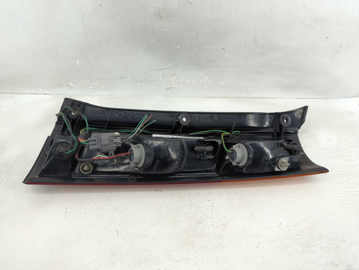 1997-2001 Honda Cr-V Tail Light Assembly Driver Left OEM P/N:043-2200 Fits Fits 1997 1998 1999 2000 2001 OEM Used Auto Parts