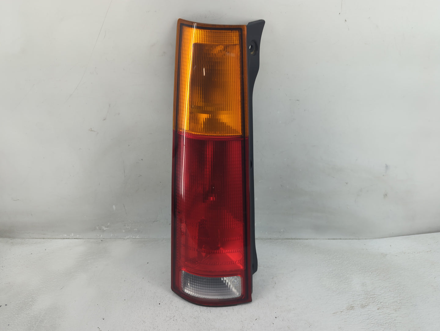 1997-2001 Honda Cr-V Tail Light Assembly Driver Left OEM P/N:043-2200 Fits Fits 1997 1998 1999 2000 2001 OEM Used Auto Parts