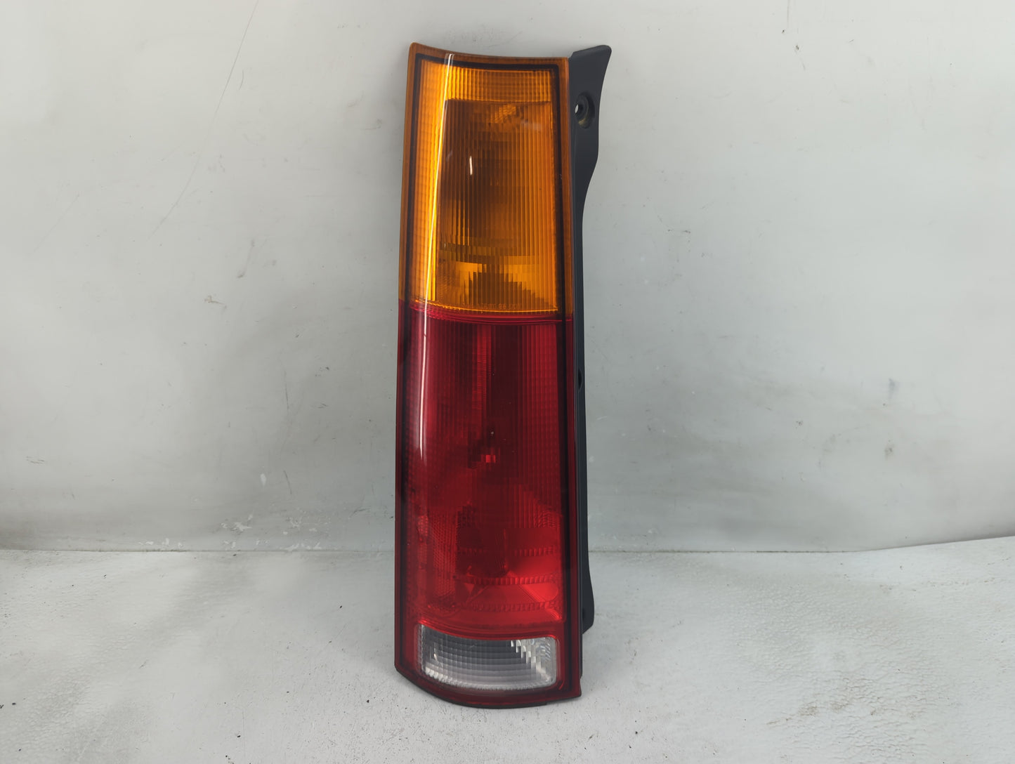 1997-2001 Honda Cr-V Tail Light Assembly Driver Left OEM P/N:043-2200 Fits Fits 1997 1998 1999 2000 2001 OEM Used Auto Parts