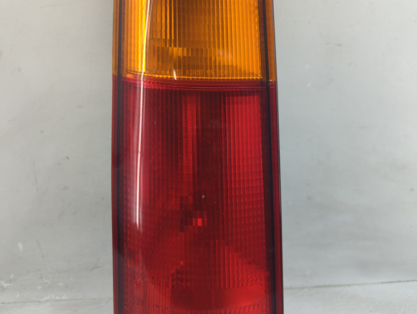 1997-2001 Honda Cr-V Tail Light Assembly Driver Left OEM P/N:043-2200 Fits Fits 1997 1998 1999 2000 2001 OEM Used Auto Parts