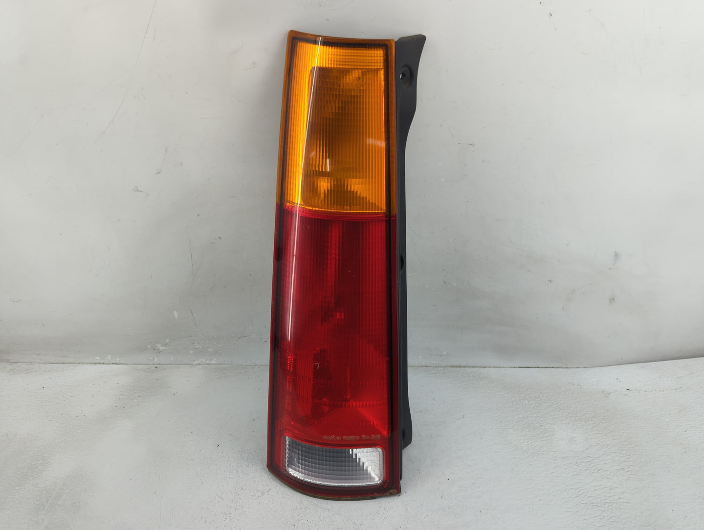1997-2001 Honda Cr-V Tail Light Assembly Driver Left OEM P/N:043-2200 Fits Fits 1997 1998 1999 2000 2001 OEM Used Auto Parts