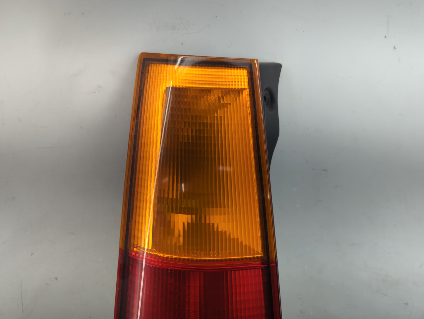 1997-2001 Honda Cr-V Tail Light Assembly Driver Left OEM P/N:043-2200 Fits Fits 1997 1998 1999 2000 2001 OEM Used Auto Parts