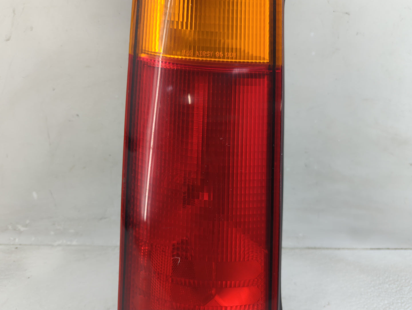 1997-2001 Honda Cr-V Tail Light Assembly Driver Left OEM P/N:043-2200 Fits Fits 1997 1998 1999 2000 2001 OEM Used Auto Parts
