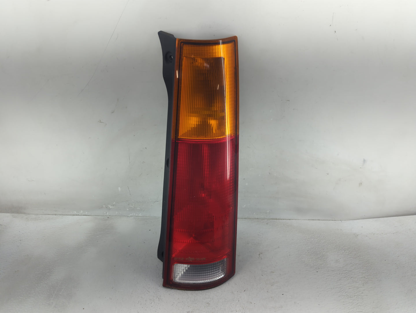 1997-2001 Honda Cr-V Tail Light Assembly Passenger Right OEM P/N:043-2200 Fits Fits 1997 1998 1999 2000 2001 OEM Used Auto P
