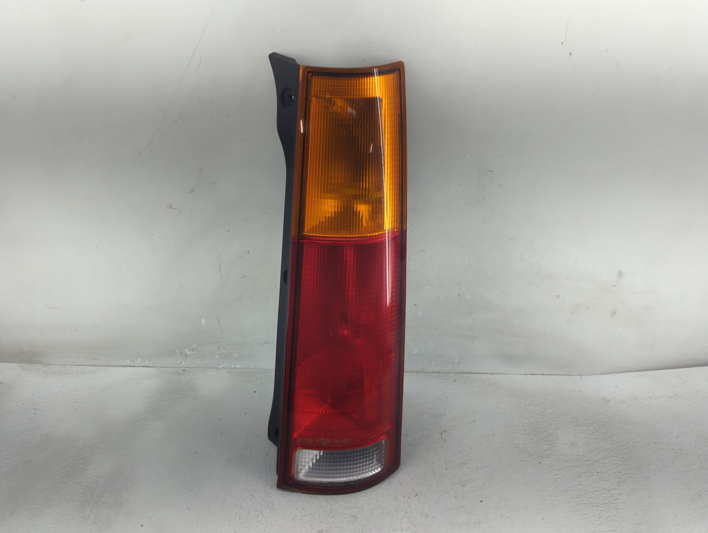 1997-2001 Honda Cr-V Tail Light Assembly Passenger Right OEM P/N:043-2200 Fits Fits 1997 1998 1999 2000 2001 OEM Used Auto P