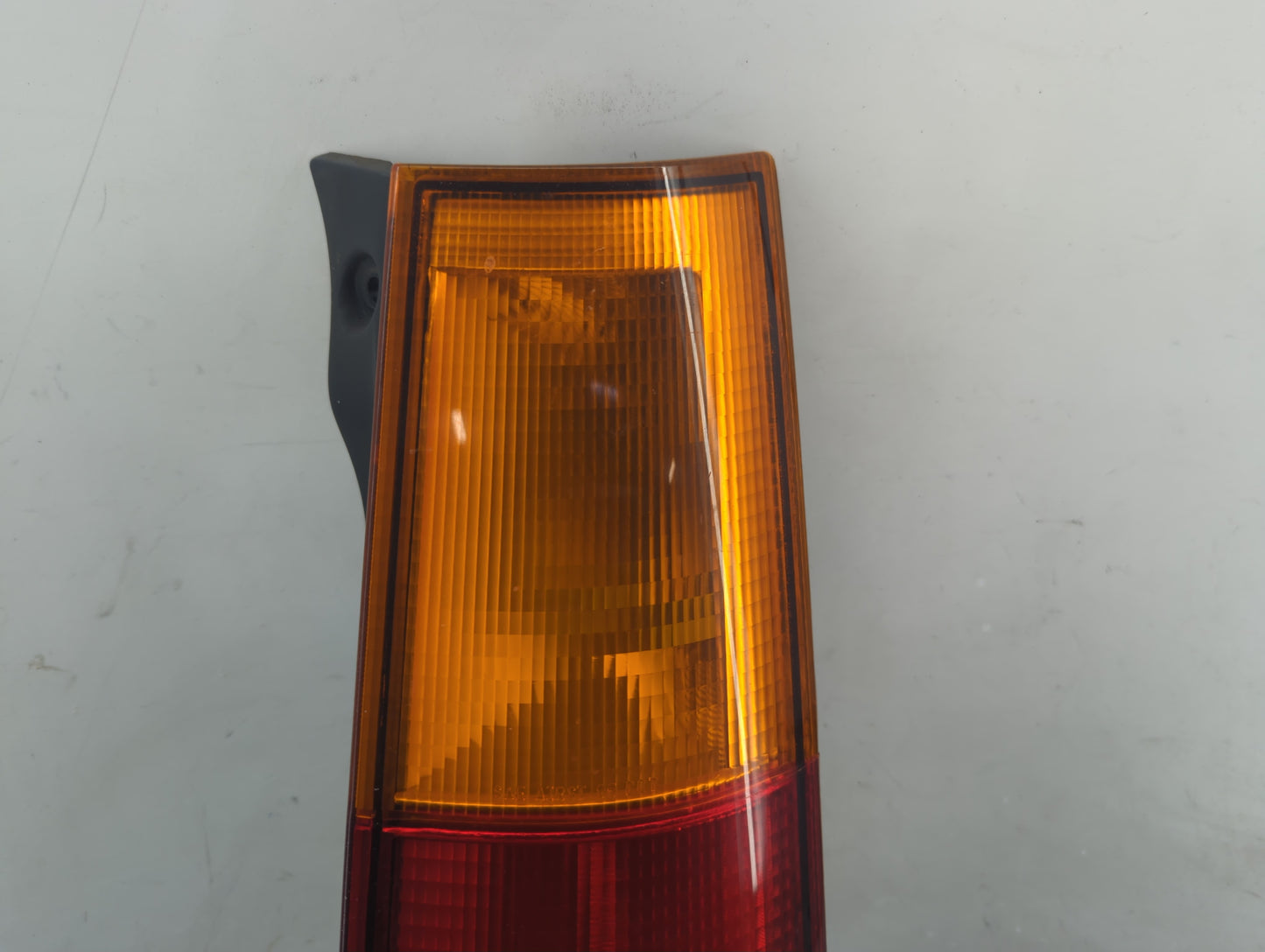 1997-2001 Honda Cr-V Tail Light Assembly Passenger Right OEM P/N:043-2200 Fits Fits 1997 1998 1999 2000 2001 OEM Used Auto P