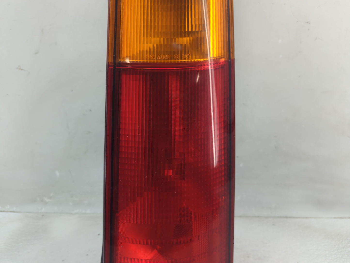 1997-2001 Honda Cr-V Tail Light Assembly Passenger Right OEM P/N:043-2200 Fits Fits 1997 1998 1999 2000 2001 OEM Used Auto P