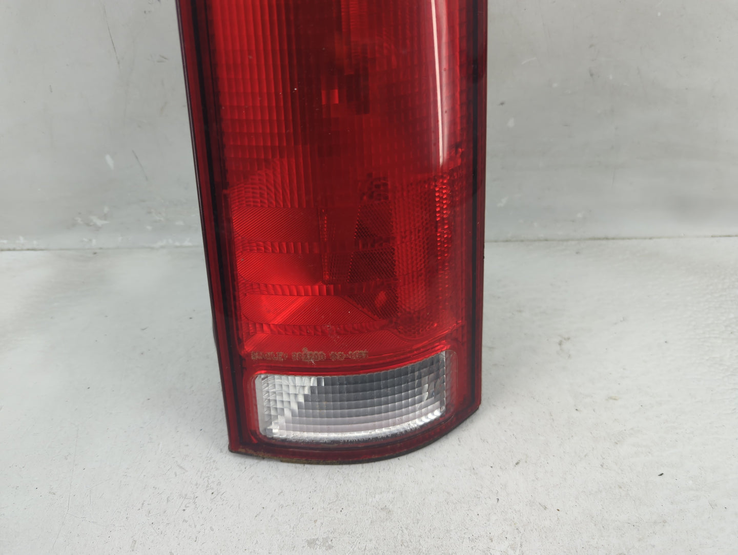 1997-2001 Honda Cr-V Tail Light Assembly Passenger Right OEM P/N:043-2200 Fits Fits 1997 1998 1999 2000 2001 OEM Used Auto P