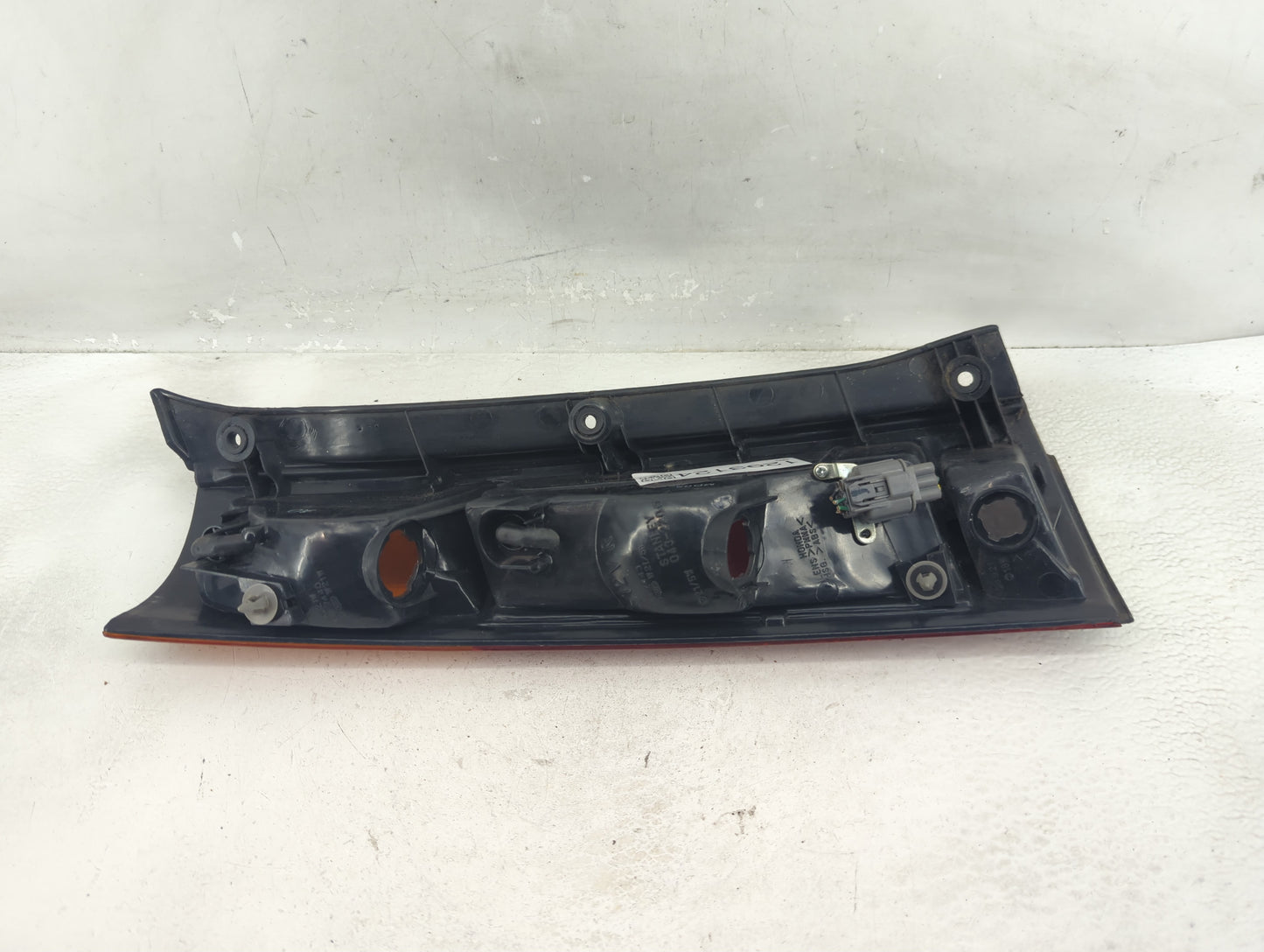 1997-2001 Honda Cr-V Tail Light Assembly Passenger Right OEM P/N:043-2200 Fits Fits 1997 1998 1999 2000 2001 OEM Used Auto P