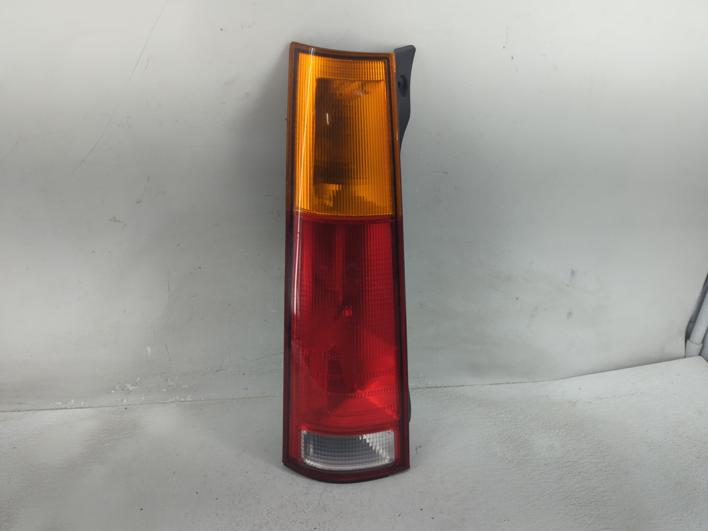 2000 Honda Cr-V Tail Light Assembly Driver Left OEM P/N:043-2200 Fits OEM Used Auto Parts - Oemusedautoparts1.com
