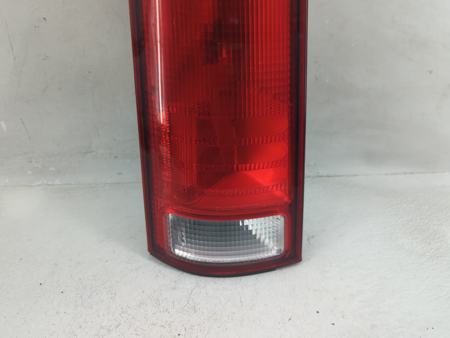 2000 Honda Cr-V Tail Light Assembly Driver Left OEM P/N:043-2200 Fits OEM Used Auto Parts - Oemusedautoparts1.com