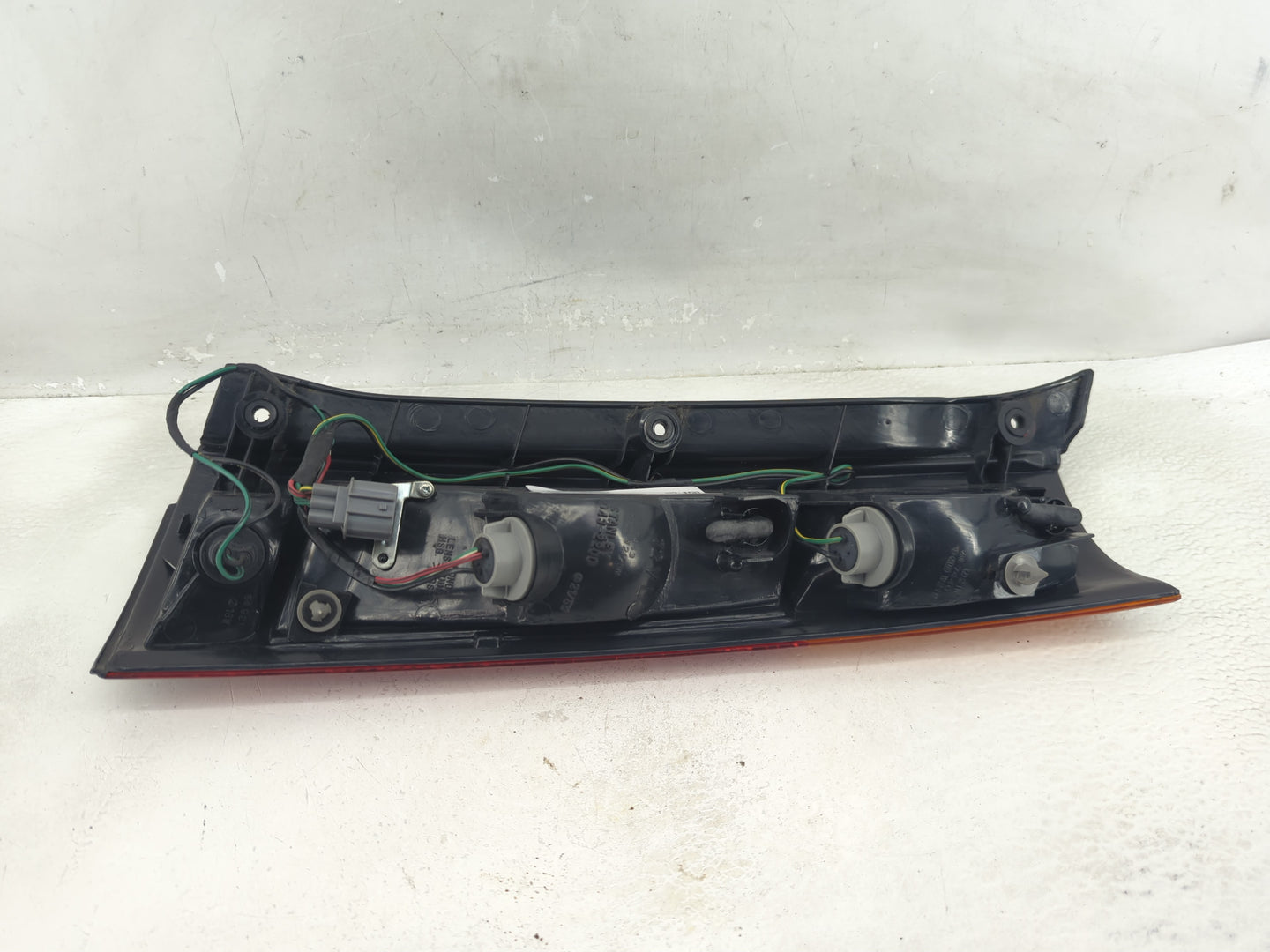 2000 Honda Cr-V Tail Light Assembly Driver Left OEM P/N:043-2200 Fits OEM Used Auto Parts - Oemusedautoparts1.com