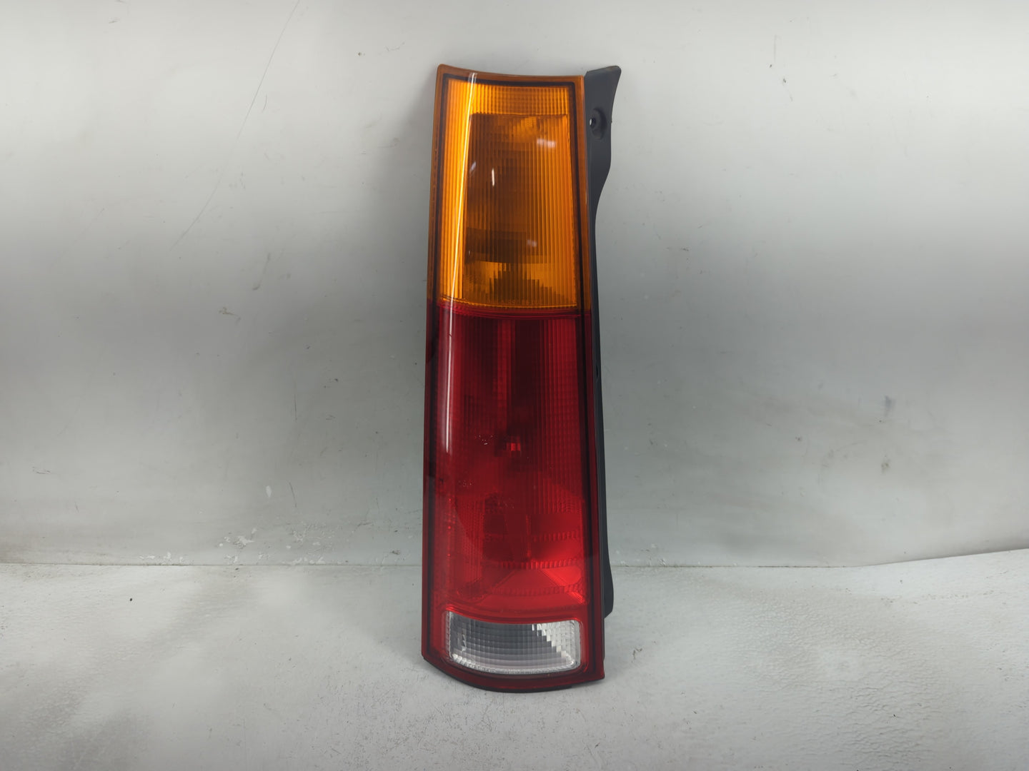 2000 Honda Cr-V Tail Light Assembly Driver Left OEM P/N:043-2200 Fits OEM Used Auto Parts - Oemusedautoparts1.com
