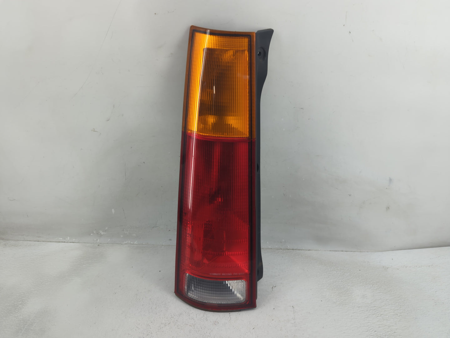 1997-2001 Honda Cr-V Tail Light Assembly Driver Left OEM P/N:043-2200 Fits Fits 1997 1998 1999 2000 2001 OEM Used Auto Parts
