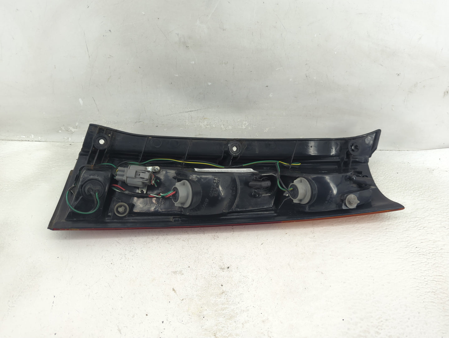 1997-2001 Honda Cr-V Tail Light Assembly Driver Left OEM P/N:043-2200 Fits Fits 1997 1998 1999 2000 2001 OEM Used Auto Parts