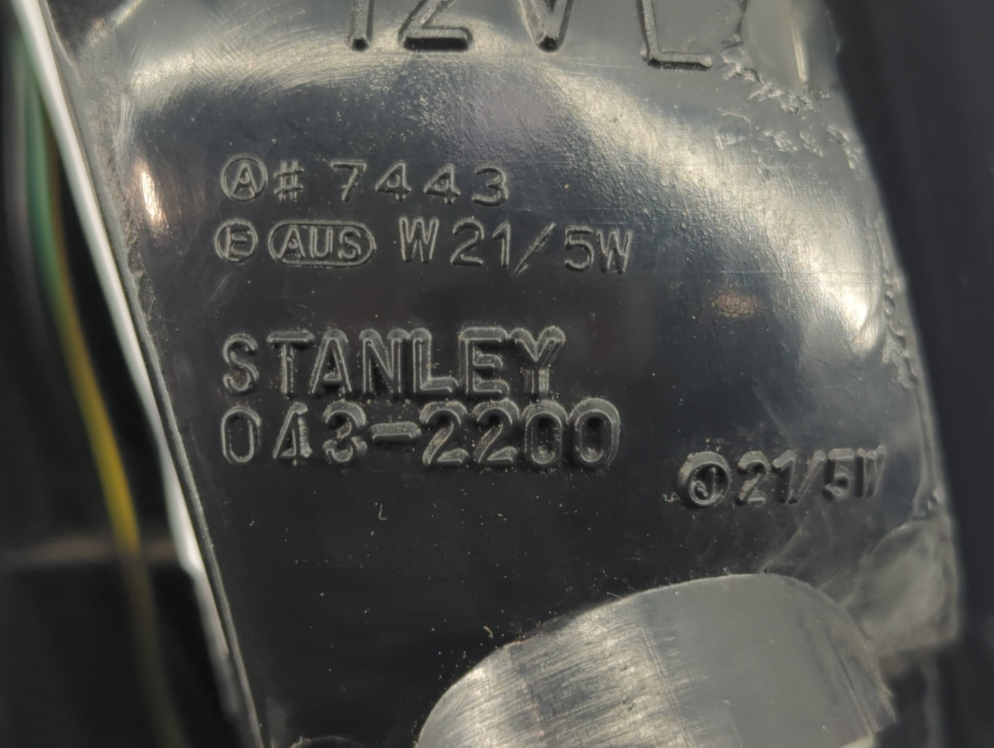 1997-2001 Honda Cr-V Tail Light Assembly Driver Left OEM P/N:043-2200 Fits Fits 1997 1998 1999 2000 2001 OEM Used Auto Parts