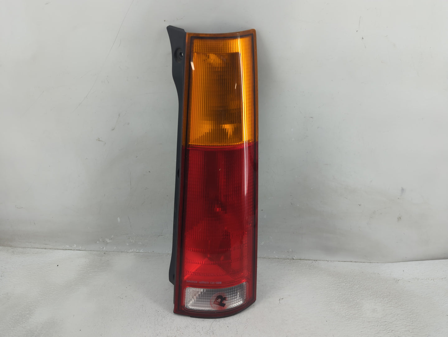 1997-2001 Honda Cr-V Tail Light Assembly Passenger Right OEM P/N:043-2200 Fits Fits 1997 1998 1999 2000 2001 OEM Used Auto P