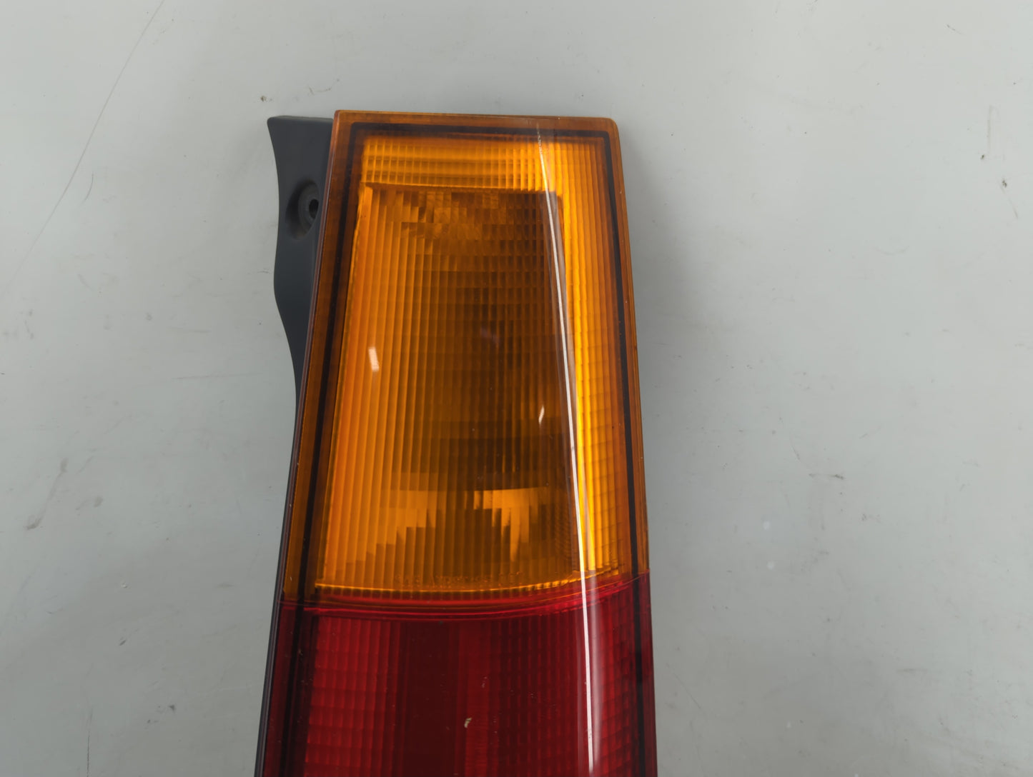 1997-2001 Honda Cr-V Tail Light Assembly Passenger Right OEM P/N:043-2200 Fits Fits 1997 1998 1999 2000 2001 OEM Used Auto P
