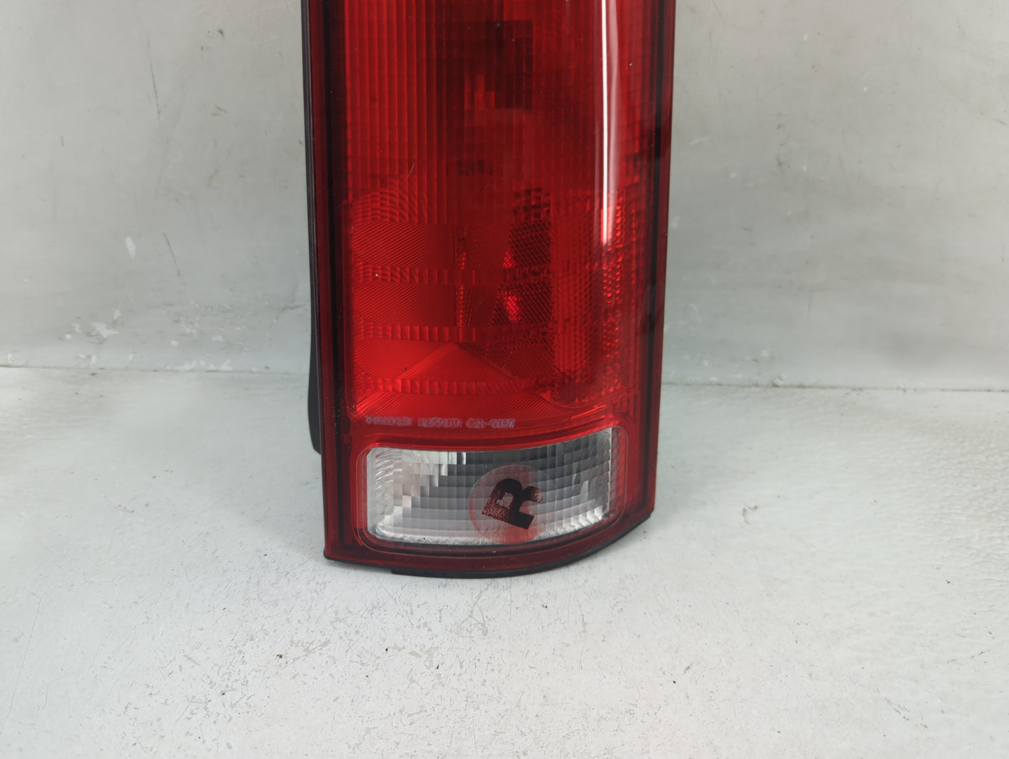 1997-2001 Honda Cr-V Tail Light Assembly Passenger Right OEM P/N:043-2200 Fits Fits 1997 1998 1999 2000 2001 OEM Used Auto P