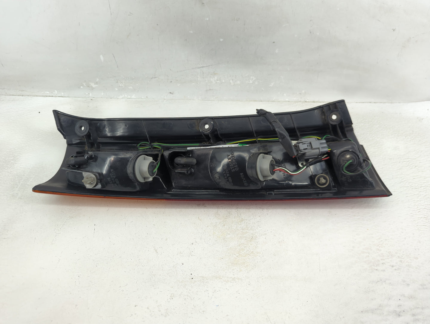 1997-2001 Honda Cr-V Tail Light Assembly Passenger Right OEM P/N:043-2200 Fits Fits 1997 1998 1999 2000 2001 OEM Used Auto P