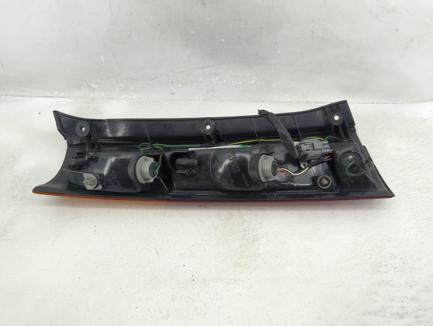 1997-2001 Honda Cr-V Tail Light Assembly Passenger Right OEM P/N:043-2200 Fits Fits 1997 1998 1999 2000 2001 OEM Used Auto P