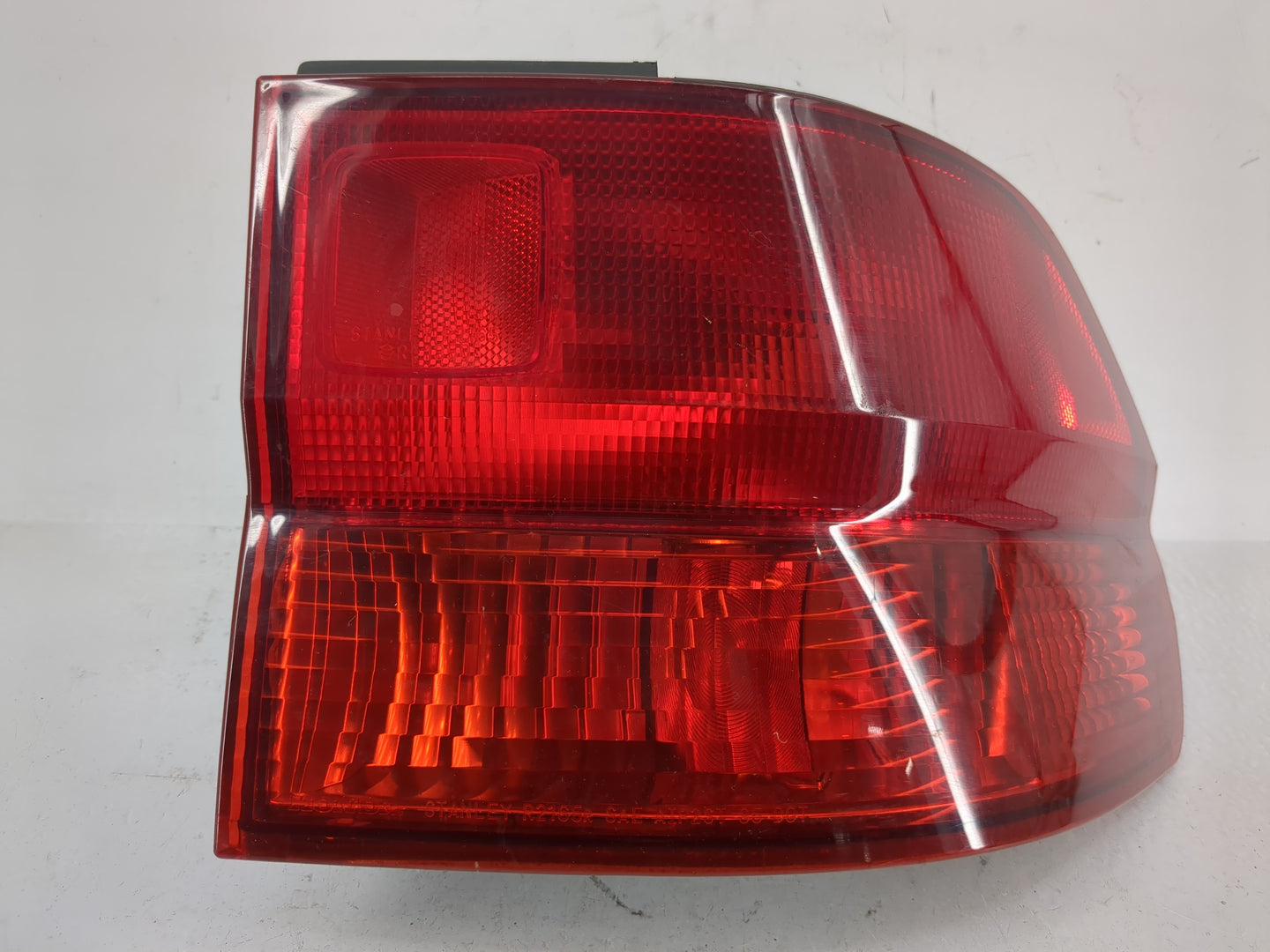 1999-2001 Honda Odyssey Tail Light Assembly Driver Left OEM P/N:047440 Fits Fits 1999 2000 2001 OEM Used Auto Parts - Oemuse