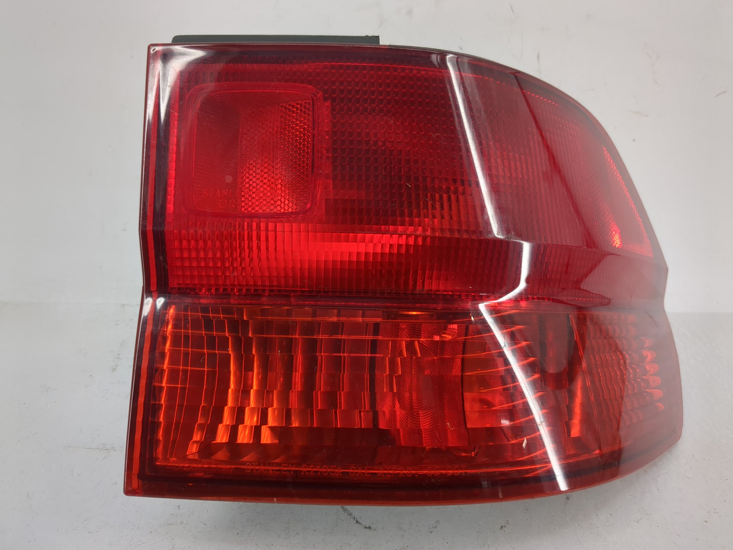 1999-2001 Honda Odyssey Tail Light Assembly Driver Left OEM P/N:047440 Fits Fits 1999 2000 2001 OEM Used Auto Parts - Oemuse