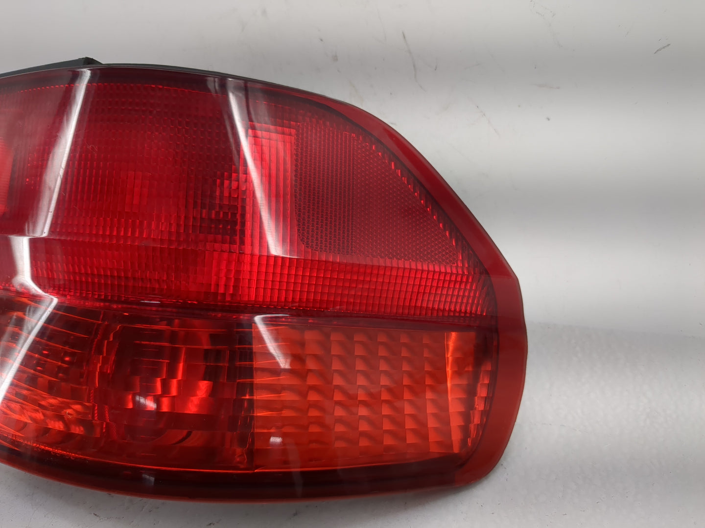 1999-2001 Honda Odyssey Tail Light Assembly Driver Left OEM P/N:047440 Fits Fits 1999 2000 2001 OEM Used Auto Parts - Oemuse