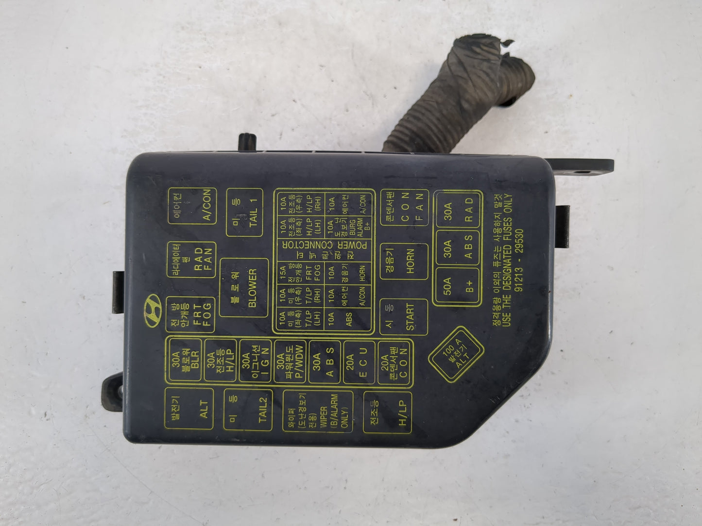 2000 Hyundai Elantra Fusebox Fuse Box Panel Relay Module P/N:91205 29642 Fits OEM Used Auto Parts - Oemusedautoparts1.com