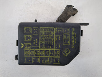 2000 Hyundai Elantra Fusebox Fuse Box Panel Relay Module P/N:91205 29642 Fits OEM Used Auto Parts - Oemusedautoparts1.com