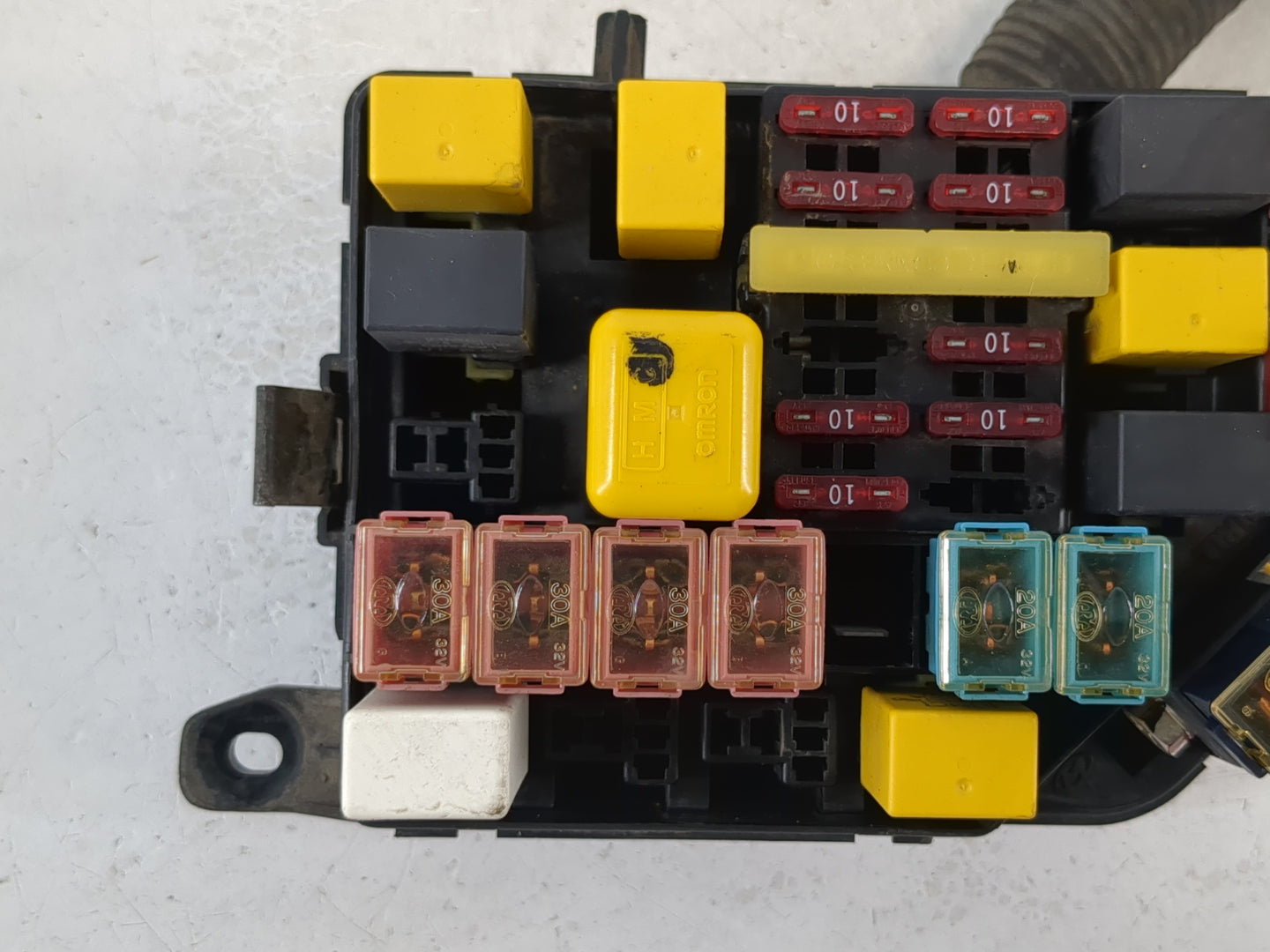 2000 Hyundai Elantra Fusebox Fuse Box Panel Relay Module P/N:91205 29642 Fits OEM Used Auto Parts - Oemusedautoparts1.com