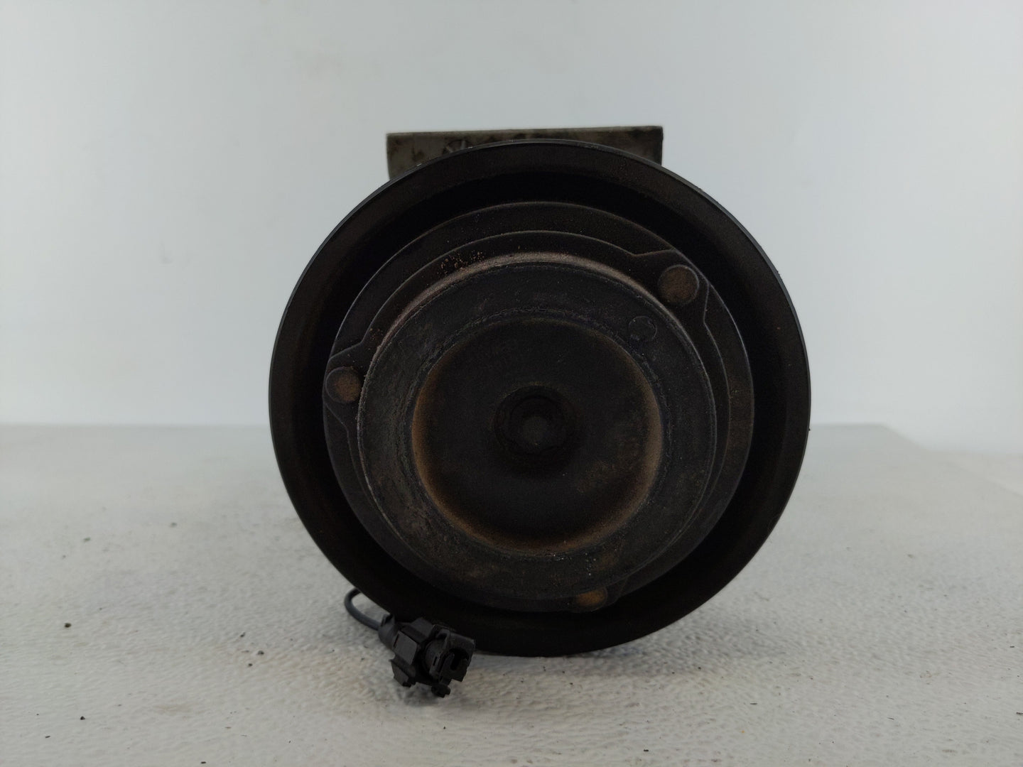 1998-2000 Hyundai Elantra Air Conditioning A/c Ac Compressor Oem - Oemusedautoparts1.com