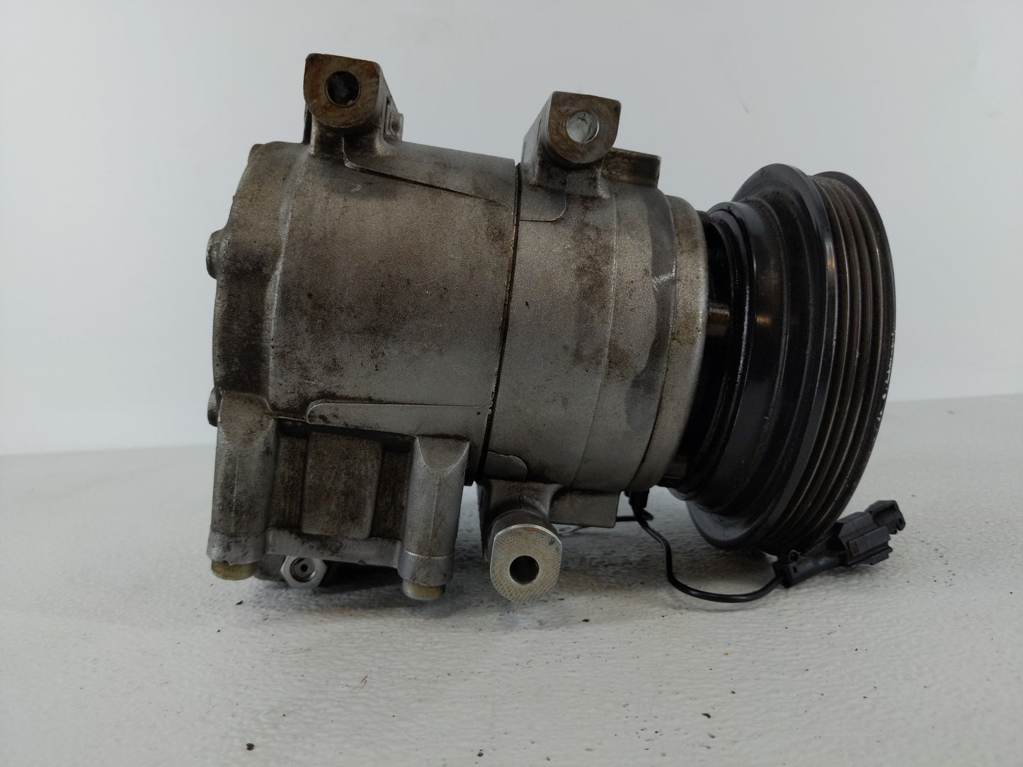 1998-2000 Hyundai Elantra Air Conditioning A/c Ac Compressor Oem - Oemusedautoparts1.com