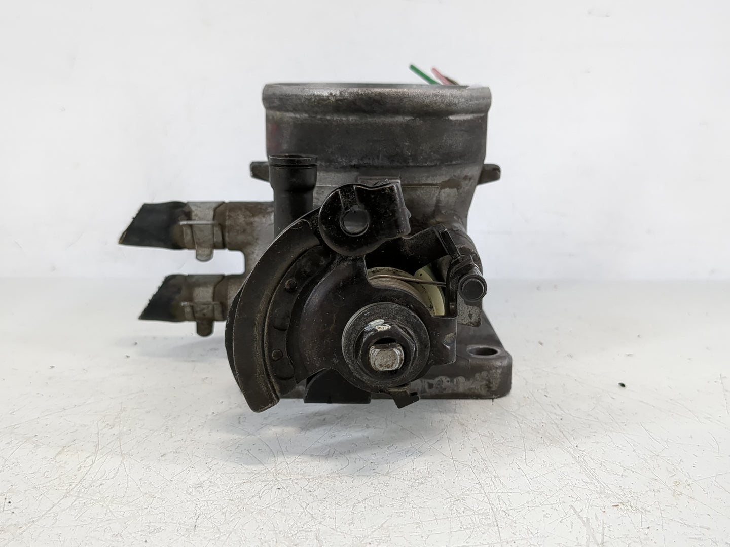 1996-2000 Hyundai Elantra Throttle Body P/N:35170-23000 Fits Fits 1996 1997 1998 1999 2000 2001 OEM Used Auto Parts - Oemuse