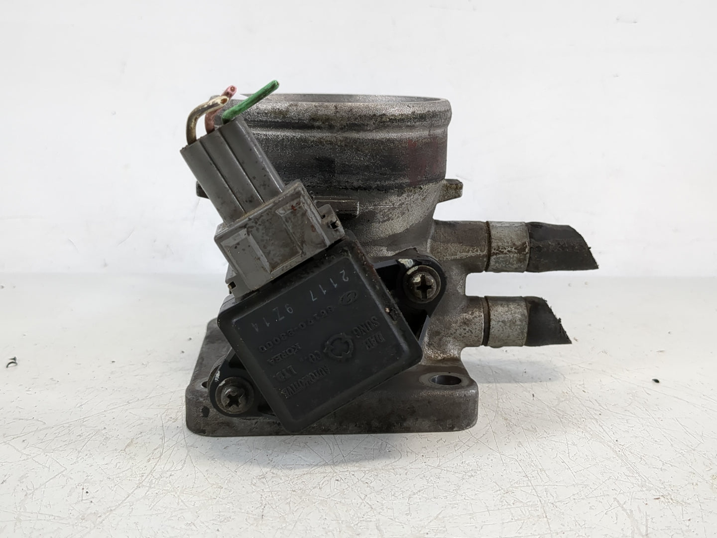 1996-2000 Hyundai Elantra Throttle Body P/N:35170-23000 Fits Fits 1996 1997 1998 1999 2000 2001 OEM Used Auto Parts - Oemuse