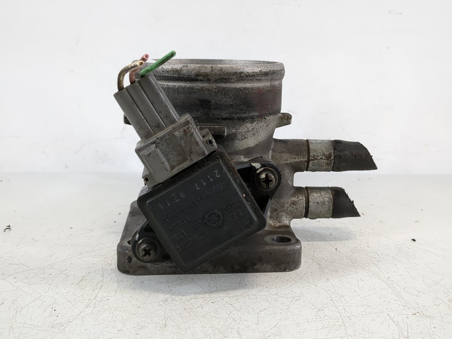 1996-2000 Hyundai Elantra Throttle Body P/N:35170-23000 Fits Fits 1996 1997 1998 1999 2000 2001 OEM Used Auto Parts - Oemuse