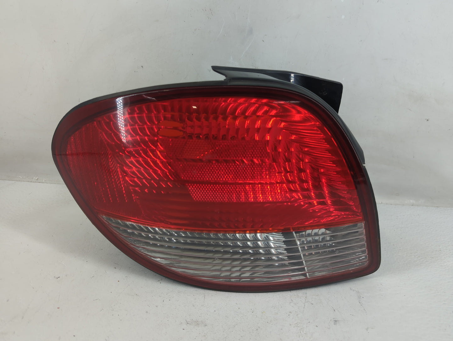 2000-2001 Hyundai Tiburon Tail Light Assembly Driver Left OEM Fits Fits 2000 2001 OEM Used Auto Parts - Oemusedautoparts1.co