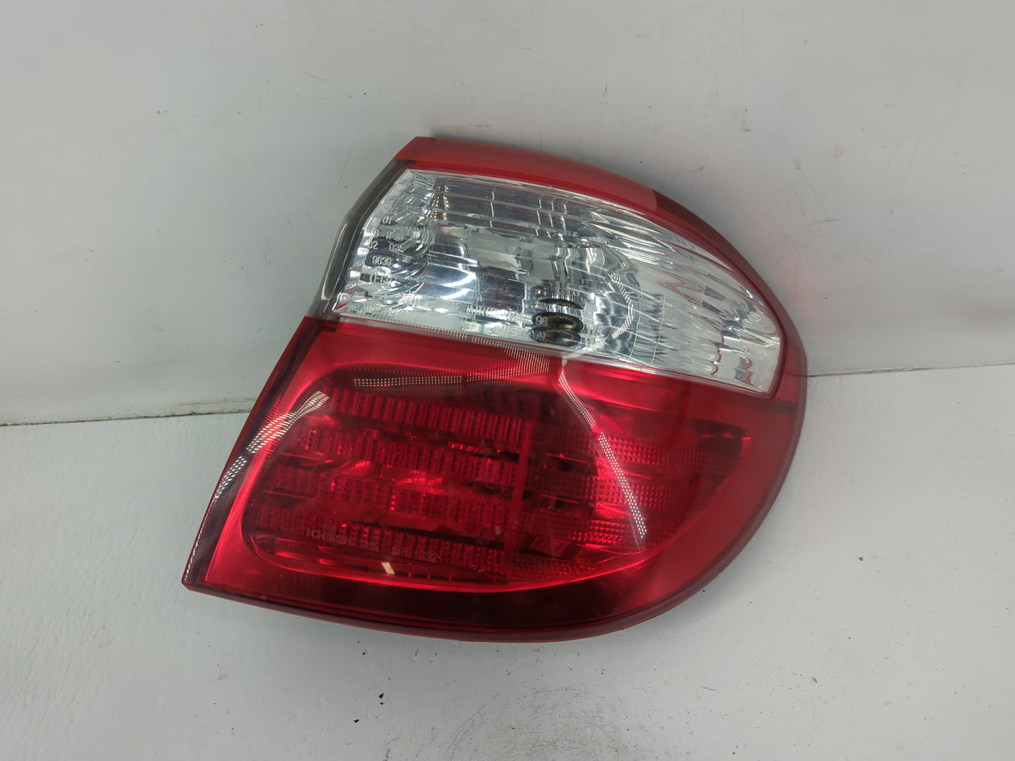 2000-2001 Infiniti I30 Tail Light Assembly Passenger Right OEM P/N:7443 Fits Fits 2000 2001 OEM Used Auto Parts - Oemusedaut