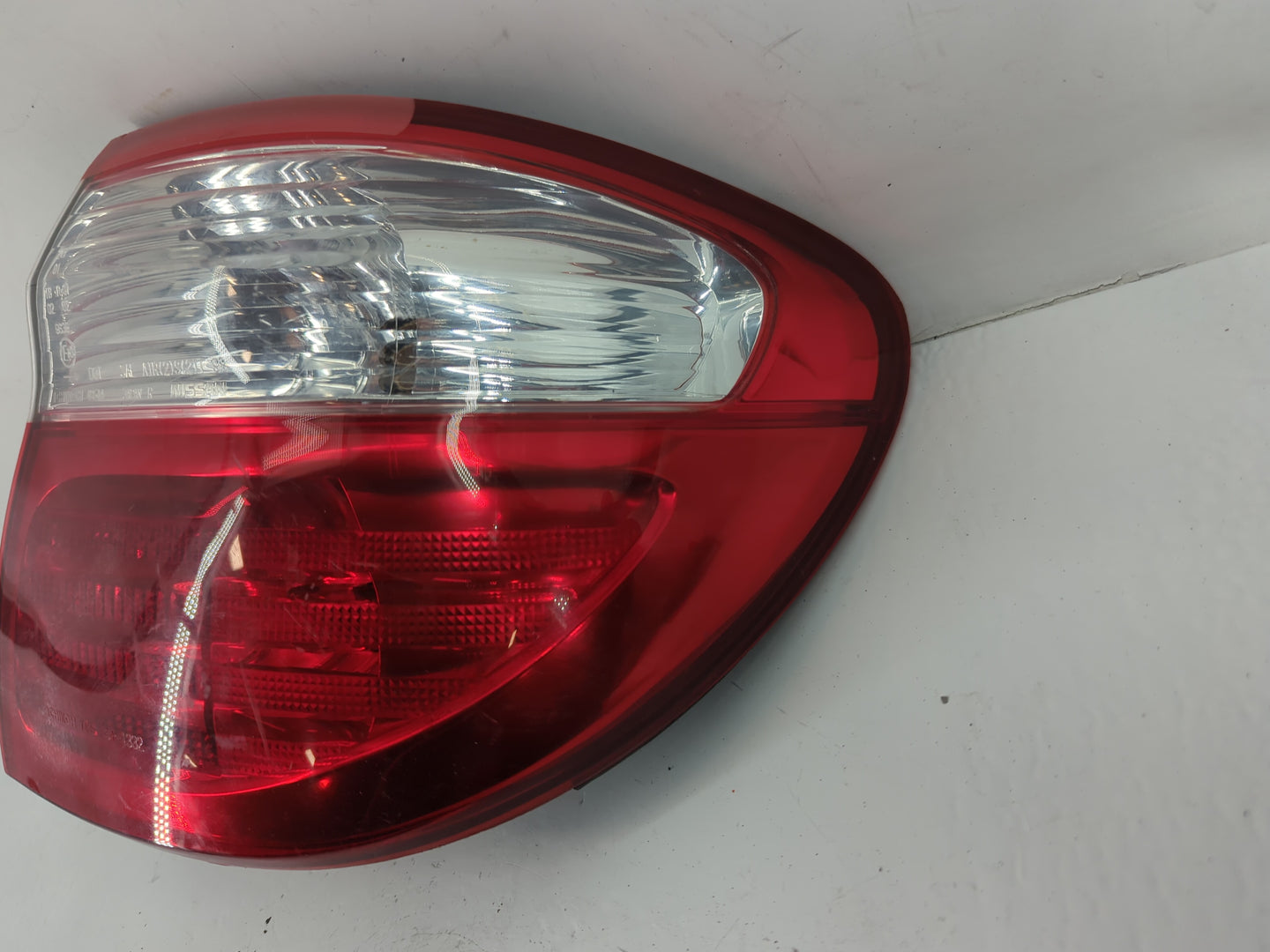 2000-2001 Infiniti I30 Tail Light Assembly Passenger Right OEM P/N:7443 Fits Fits 2000 2001 OEM Used Auto Parts - Oemusedaut